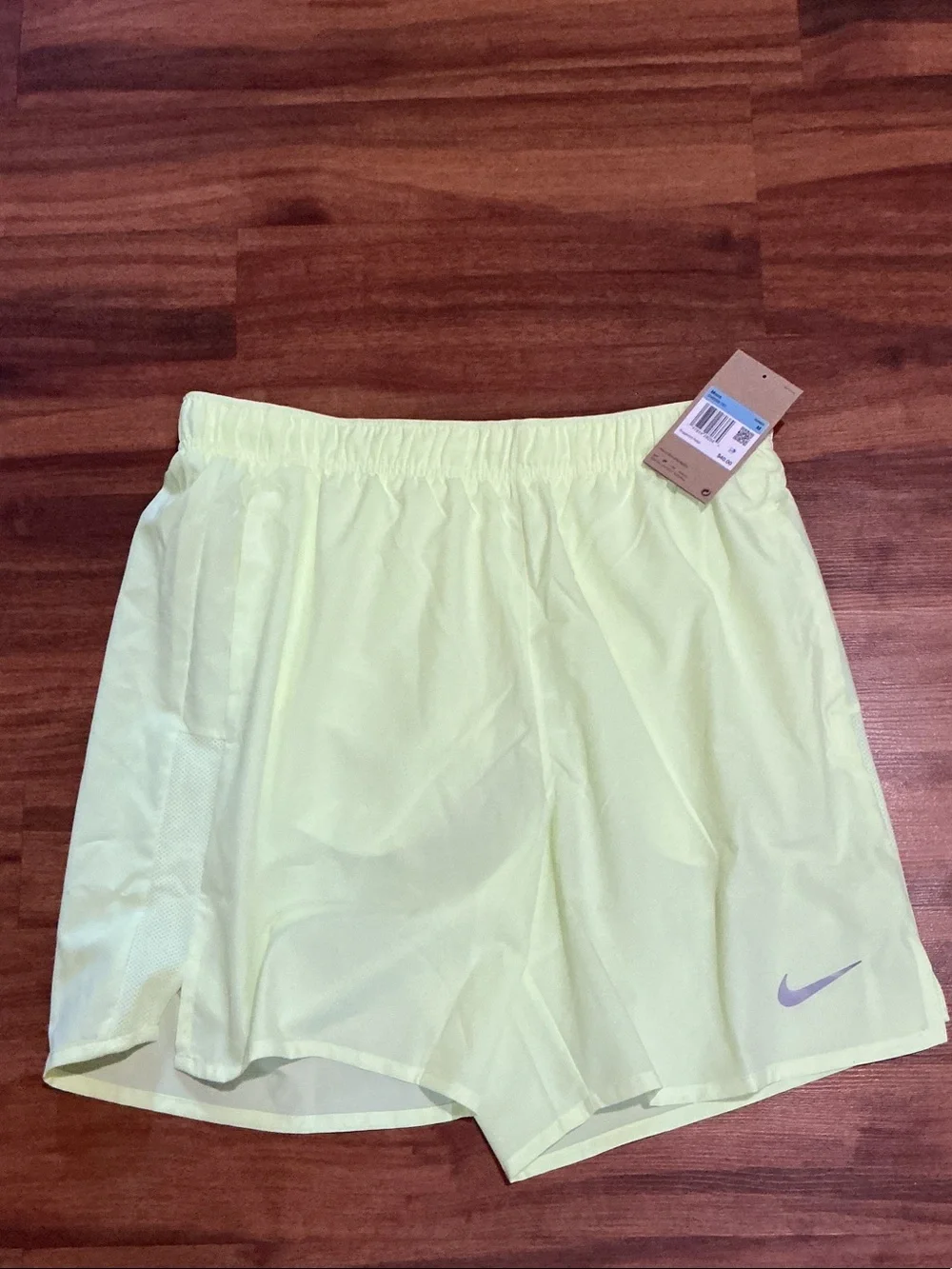 Nike men’s Pale Yellow Running Shorts with Reflective Swoosh nwt logo pockets